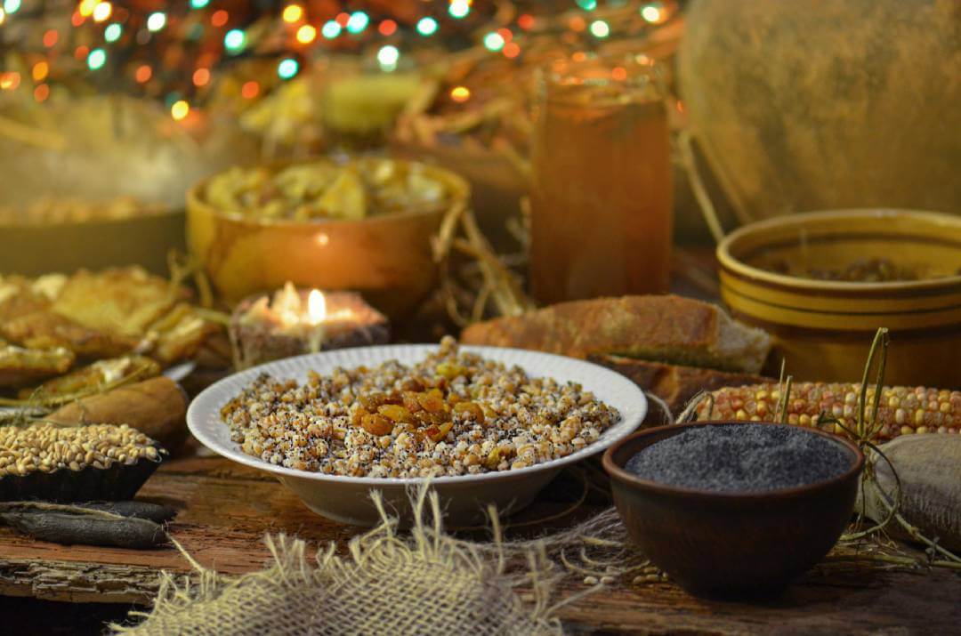 кутя і мак на столі